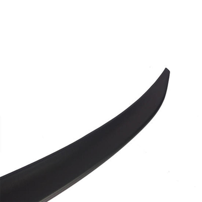 Ala trasera de spoiler de fibra de carbono negra mate para Mercedes-Benz W117 Pintura negra en blanco