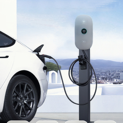 Estación de carga de vehículos eléctricos de corriente alterna montada en el piso con un enchufe de tipo 2 opcional para automóviles eléctricos