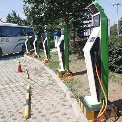 Estaciones de carga para vehículos eléctricos domésticos y comerciales con conexión de entrada de CA de 400 Vac/tres fases
